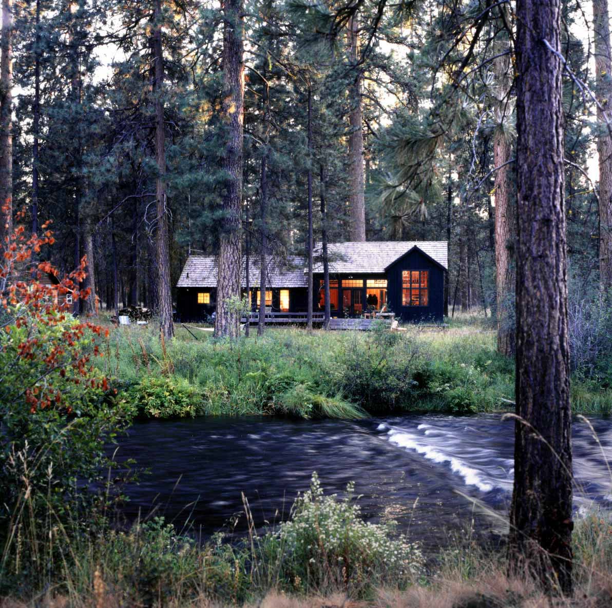 Дом егеря в лесу